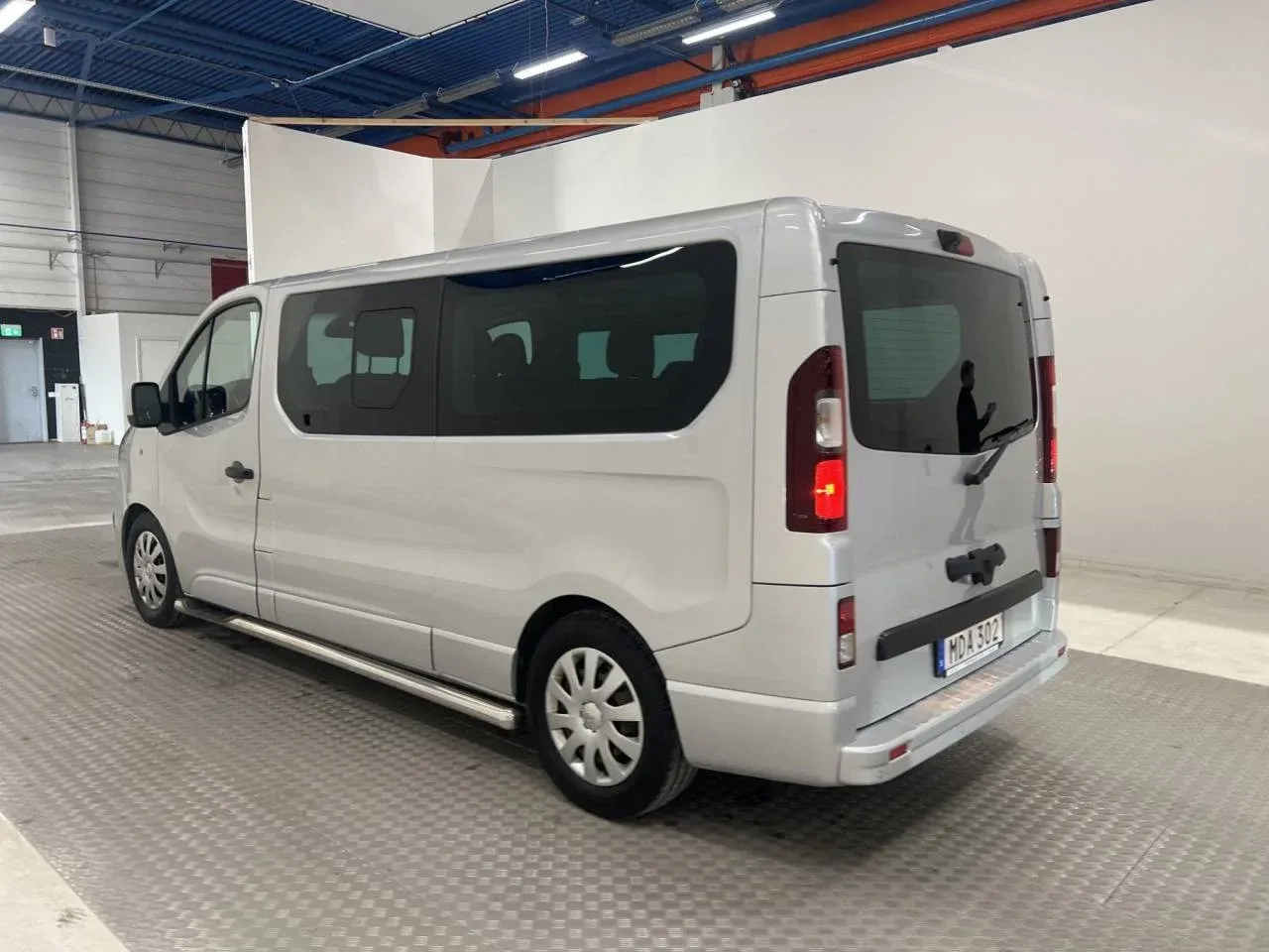 Opel Vivaro Kombi Lång 125hk Värmare Navi B-Kamera 9-Sits Image 2